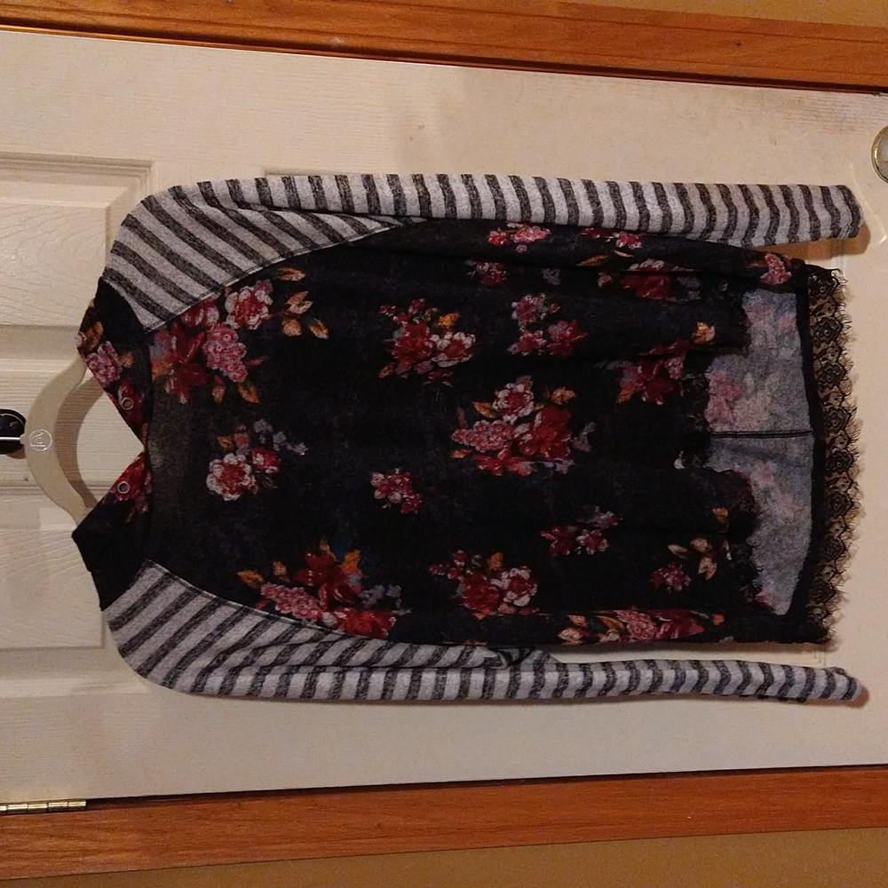Light Hooded Sweater